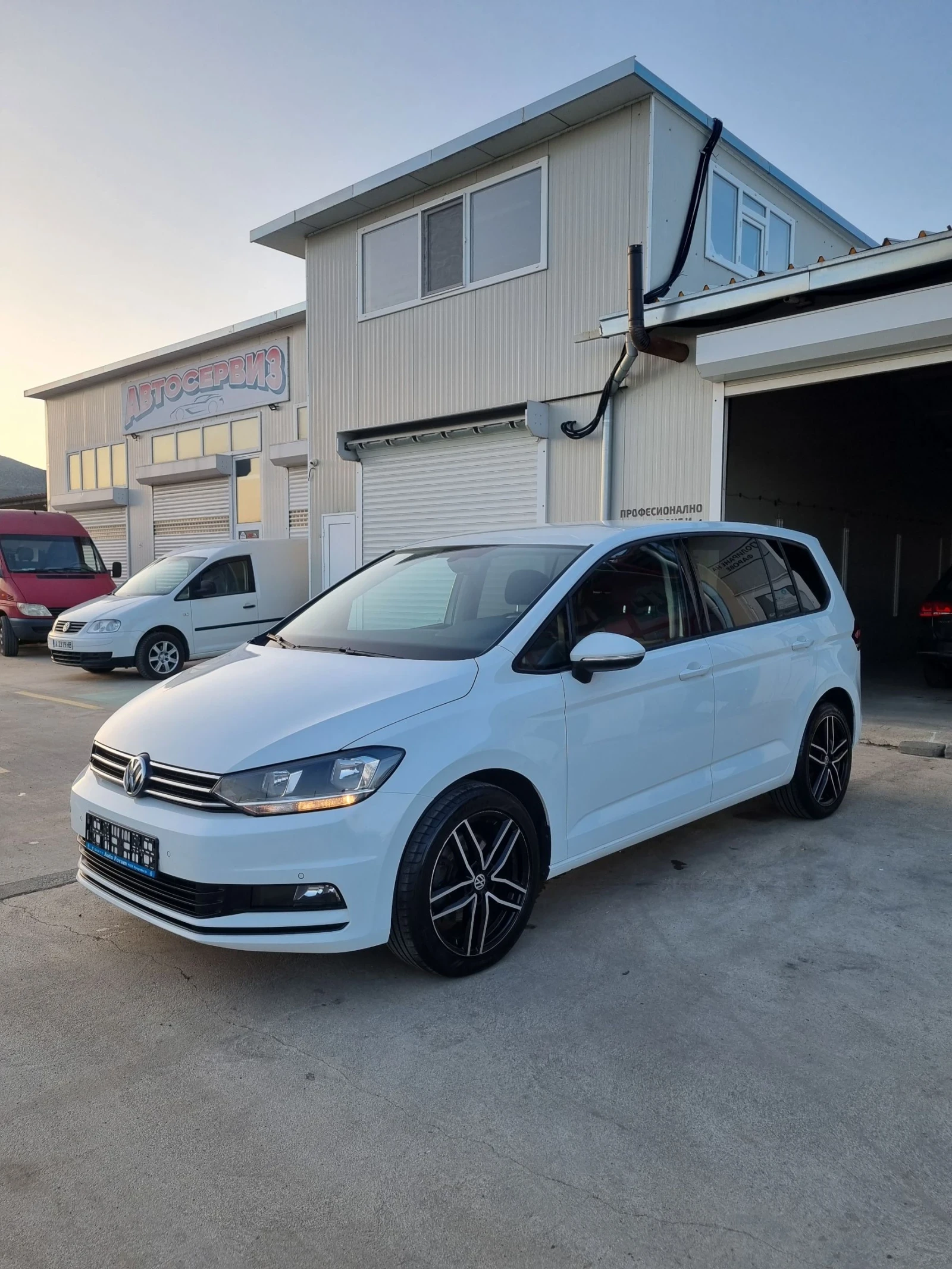 VW Touran 2.0tdi 150коня DSG Автомат, снимка 2 - Автомобили и джипове - 53829200