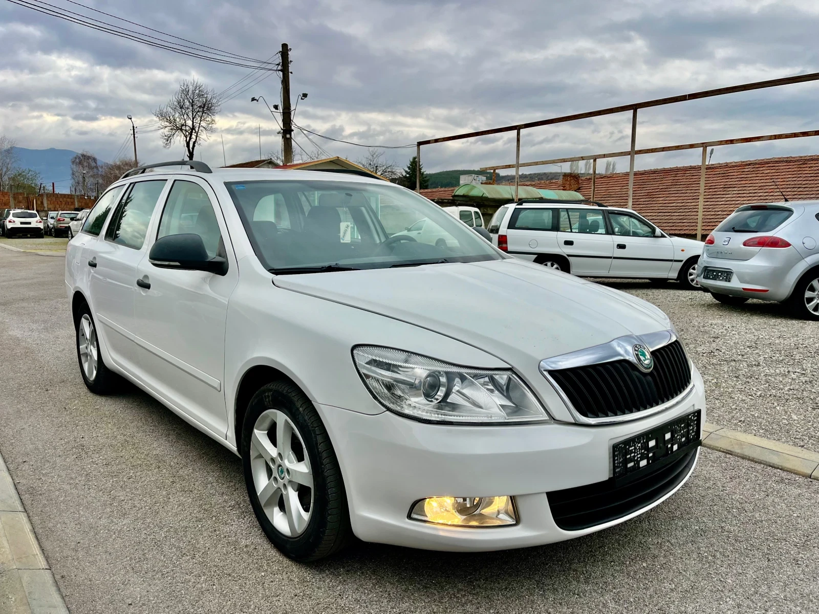 Skoda Octavia 1.6 TDI SW, снимка 2 - Автомобили и джипове - 53909332