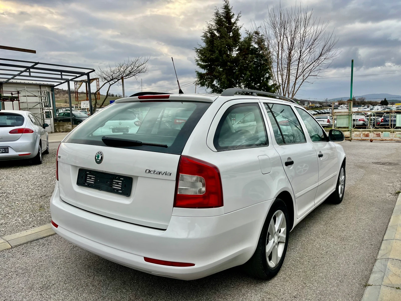 Skoda Octavia 1.6 TDI SW, снимка 3 - Автомобили и джипове - 53909332