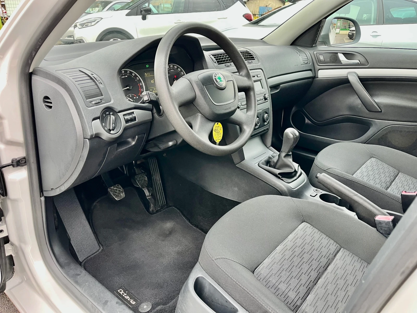 Skoda Octavia 1.6 TDI SW, снимка 6 - Автомобили и джипове - 53909332