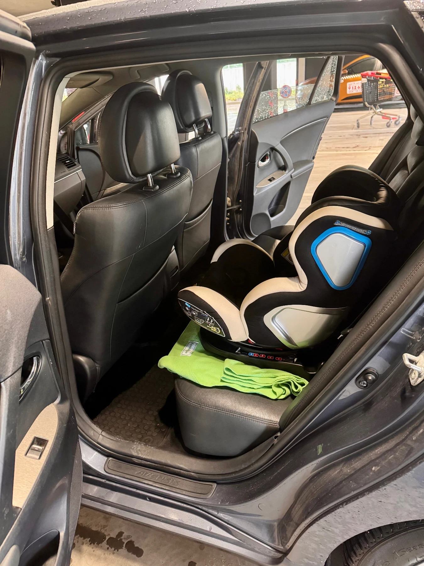 Toyota Avensis, снимка 9 - Автомобили и джипове - 54266086