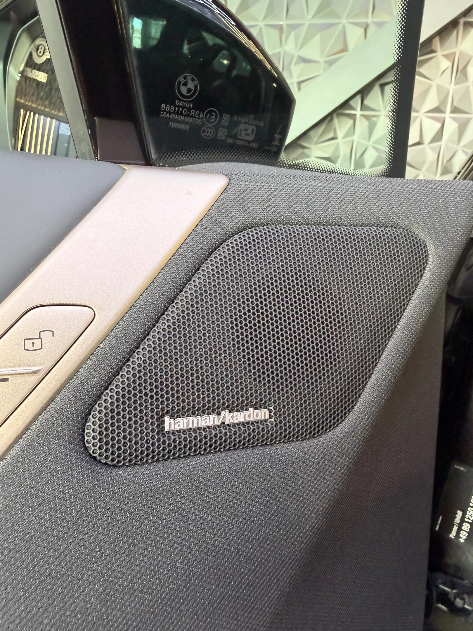 BMW iX 40 xDrive * HARMAN/KARDON* HEAD UP * M PACKET * 36, снимка 15 - Автомобили и джипове - 55027079