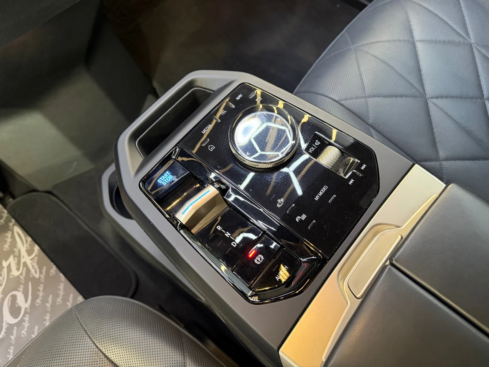 BMW iX 40 xDrive * HARMAN/KARDON* HEAD UP * M PACKET * 36, снимка 9 - Автомобили и джипове - 55027079