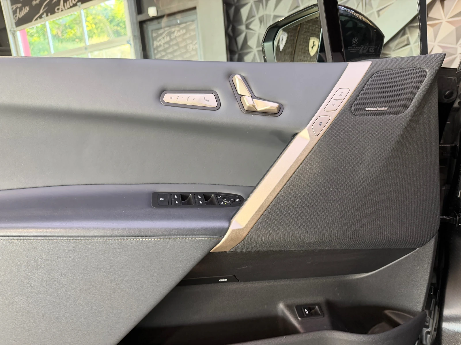 BMW iX 40 xDrive * HARMAN/KARDON* HEAD UP * M PACKET * 36, снимка 14 - Автомобили и джипове - 55027079