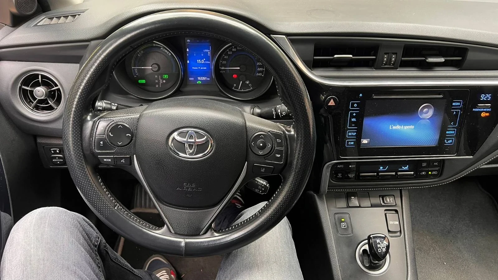 Toyota Auris 1.8 HYBRID / FACELIFT / NAVI / CAMERA / EURO 6B, снимка 15 - Автомобили и джипове - 55234379