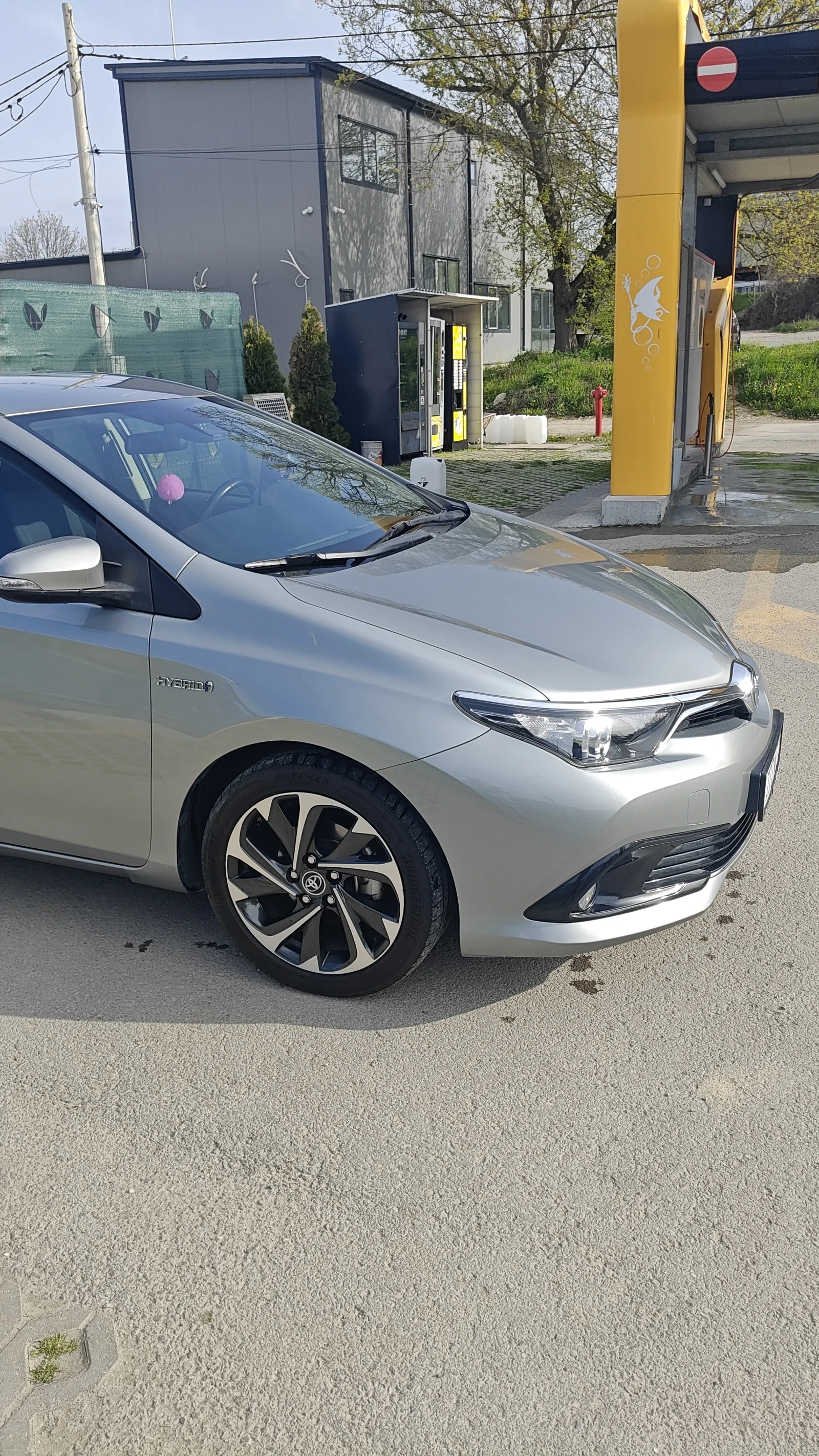 Toyota Auris 1.8 HYBRID / FACELIFT / NAVI / CAMERA / EURO 6B, снимка 4 - Автомобили и джипове - 55234379