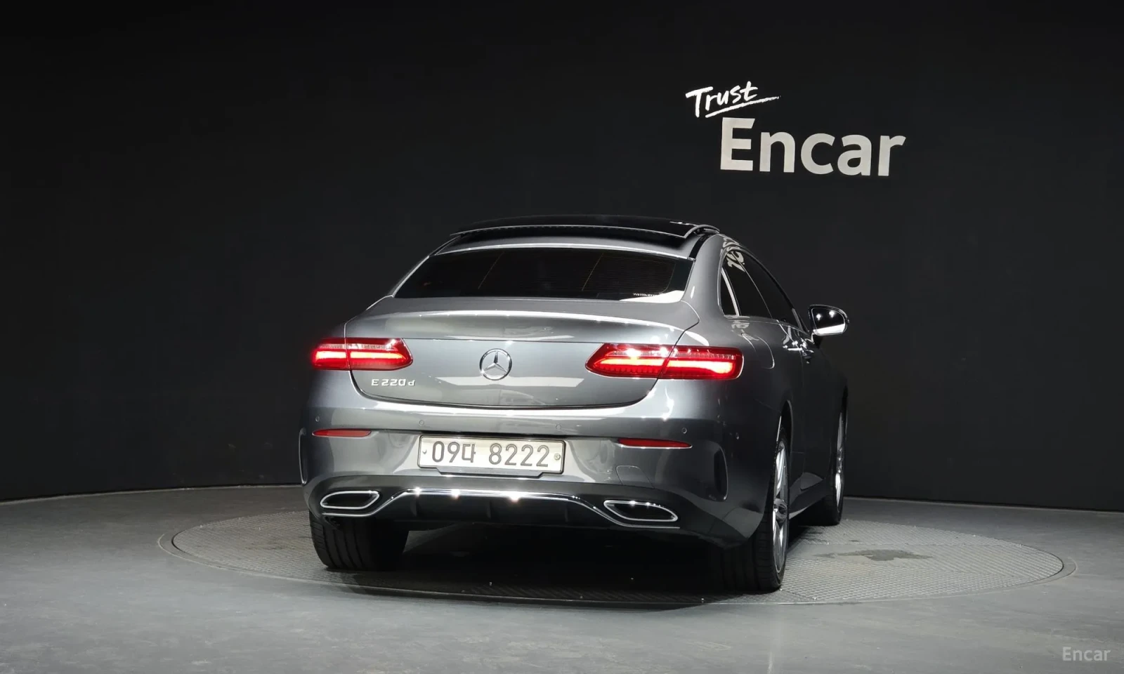 Mercedes-Benz E 220 AMG_LINE* SAMO ZADNO* TOP CENA* TEXNOTEST* , снимка 4 - Автомобили и джипове - 55294716