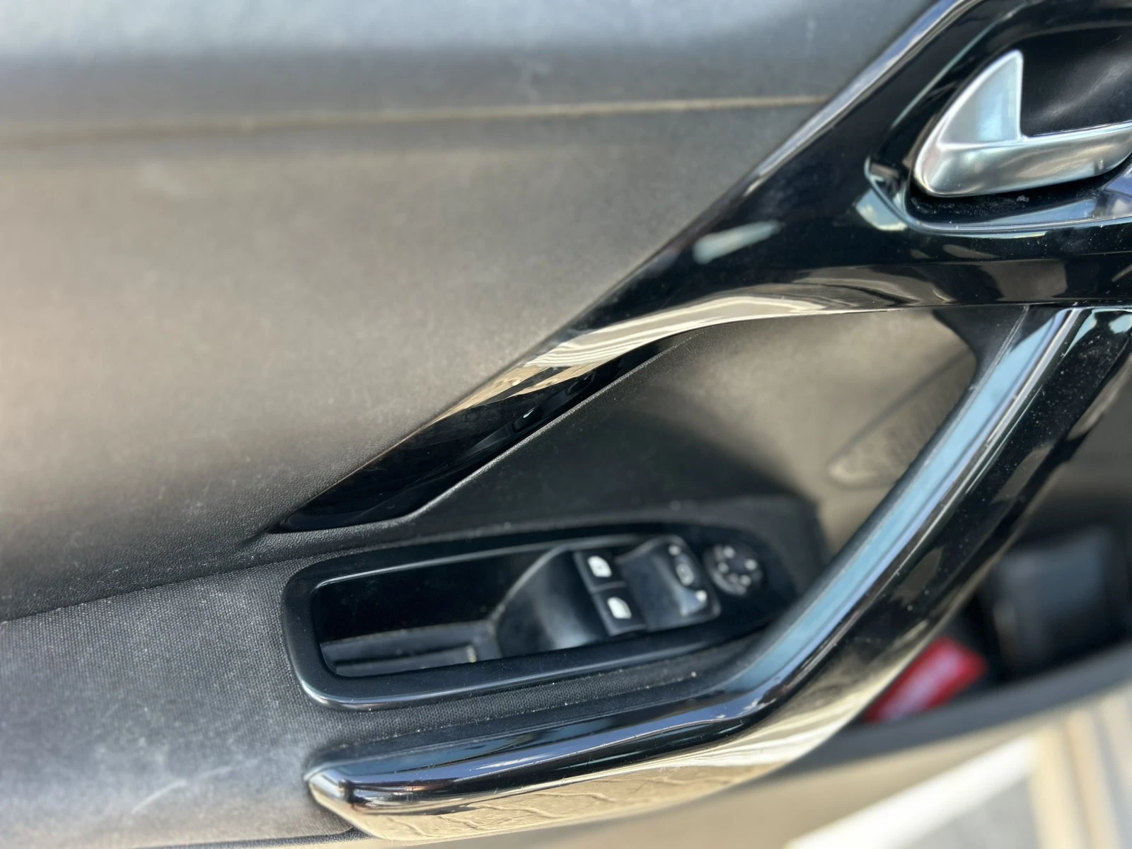Peugeot 208 1.4eHDI - AВТОМАТИК, снимка 15 - Автомобили и джипове - 55305554