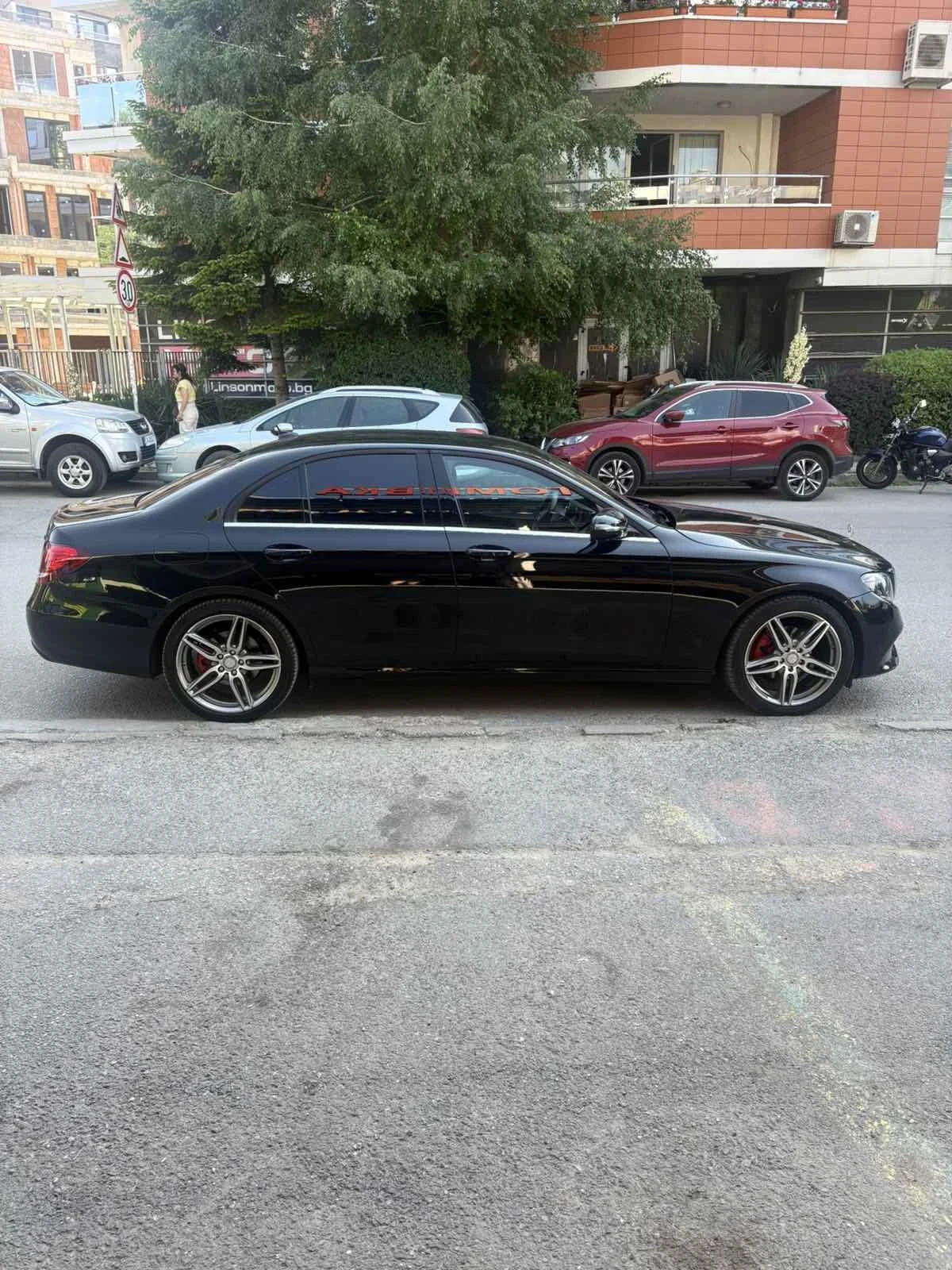 Mercedes-Benz E 200 2.0D Avtomat 9G, снимка 9 - Автомобили и джипове - 55598102