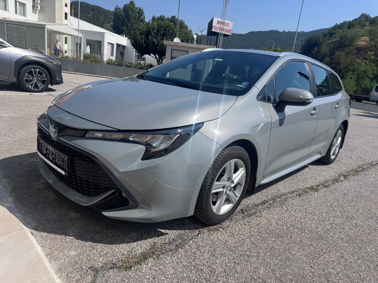 Toyota Corolla Touring Sports 2.0 Hybrid, снимка 3 - Автомобили и джипове - 55827377