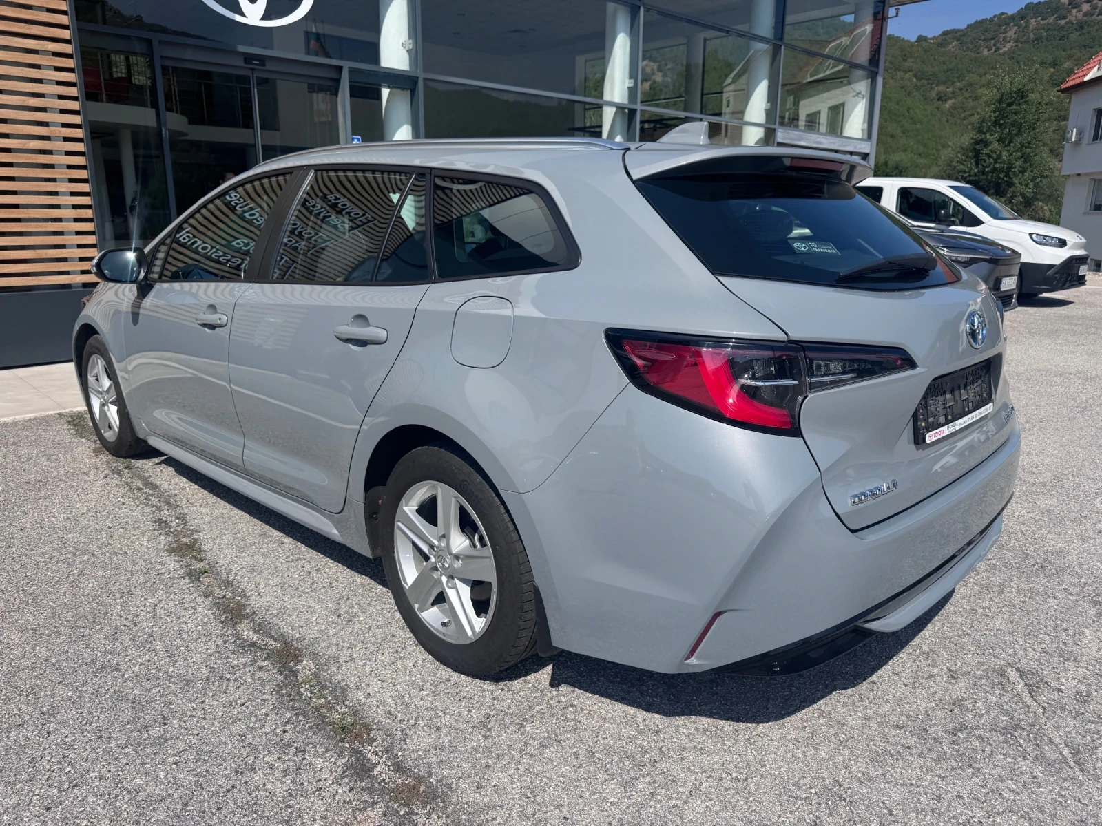 Toyota Corolla Touring Sports 2.0 Hybrid, снимка 4 - Автомобили и джипове - 55827377
