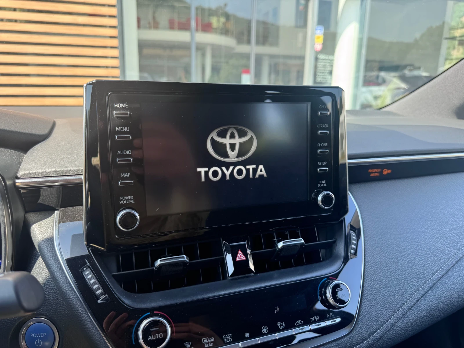 Toyota Corolla Touring Sports 2.0 Hybrid, снимка 12 - Автомобили и джипове - 55827377