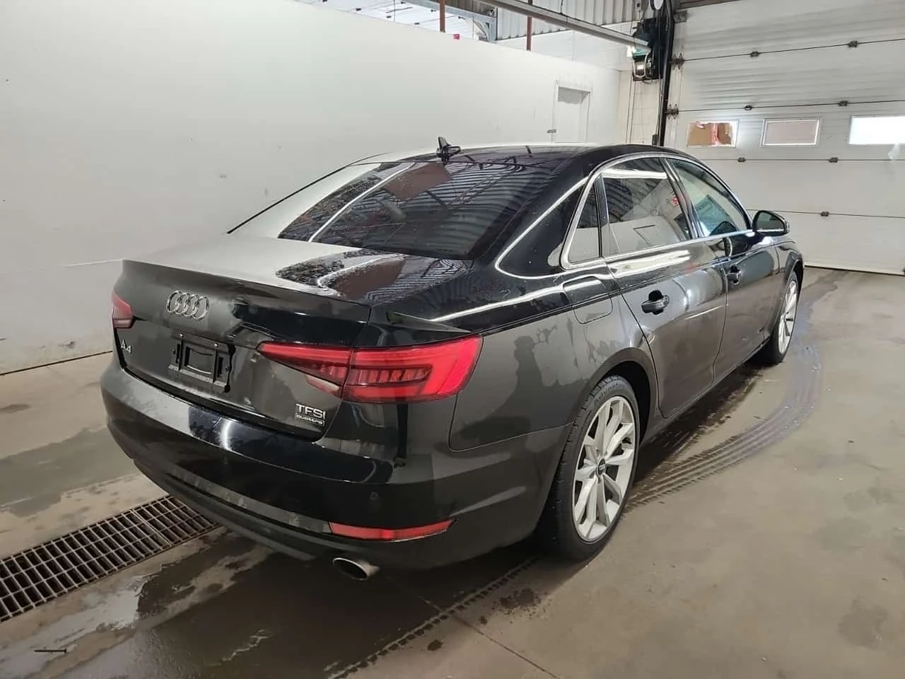 Audi A4  PROGRESSIV * CARFAX * БЕЗ ПЪРВОНАЧАЛНА ВНОСКА, снимка 3 - Автомобили и джипове - 56260863