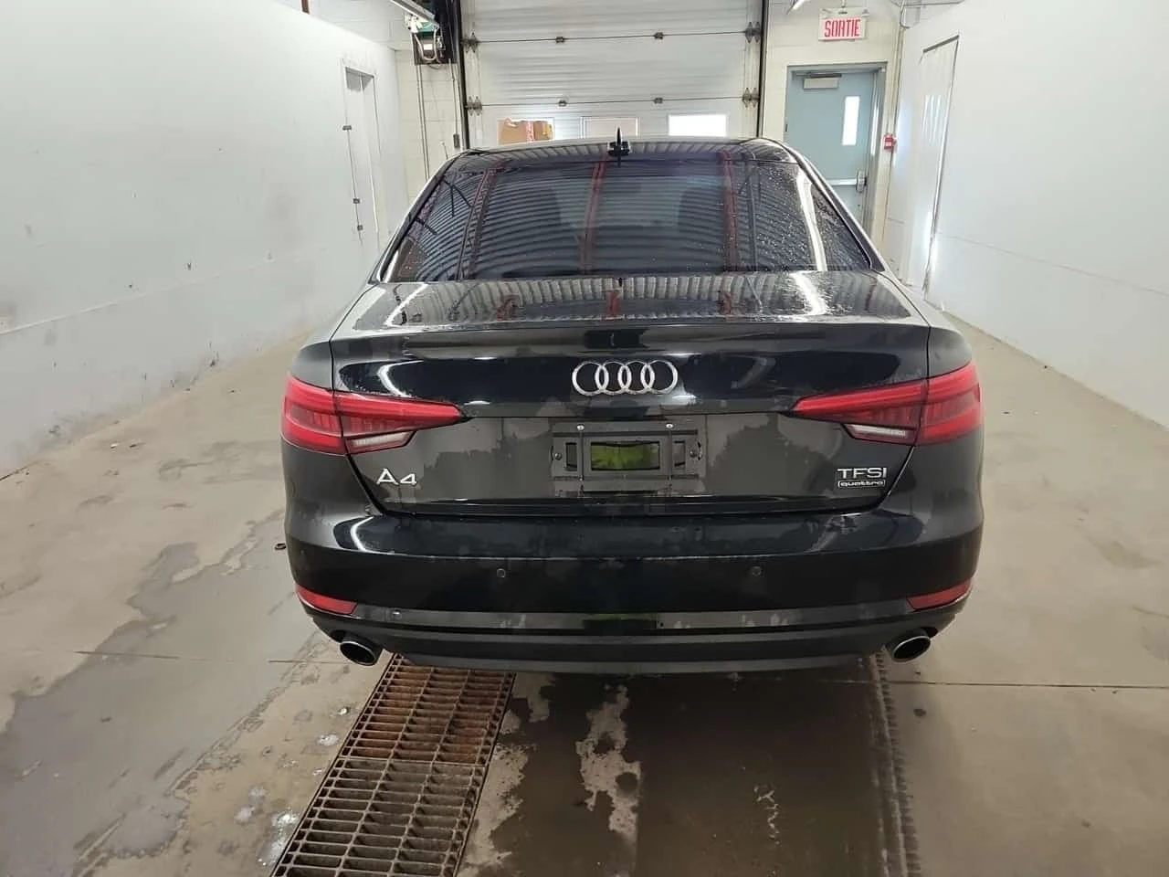 Audi A4  PROGRESSIV * CARFAX * БЕЗ ПЪРВОНАЧАЛНА ВНОСКА, снимка 17 - Автомобили и джипове - 56260863