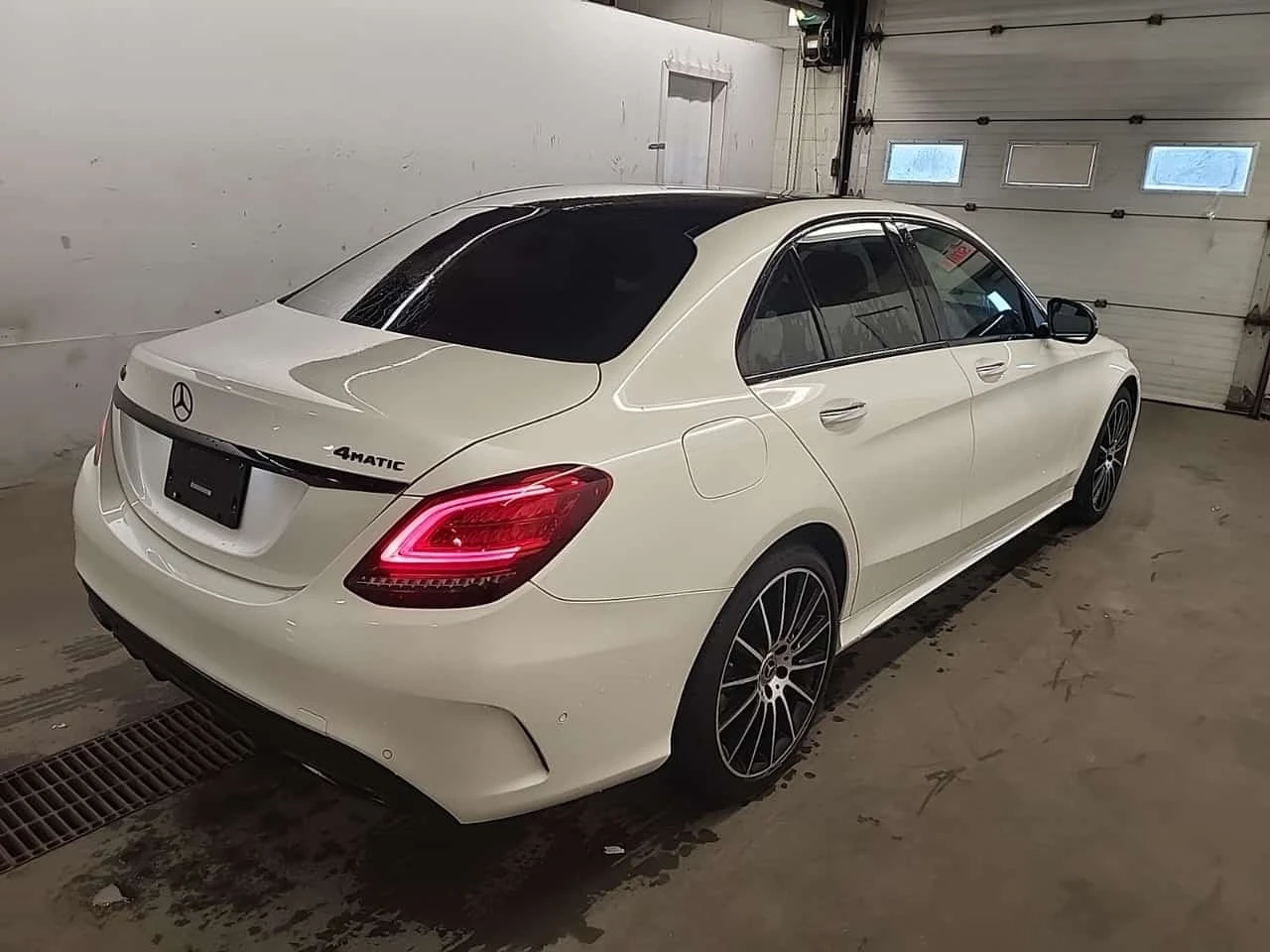 Mercedes-Benz C 300  CARFAX / ЦЕНА ДО БЪЛГАРИЯ / ДИСТРОНИК / 360КАМЕРИ, снимка 4 - Автомобили и джипове - 56361368