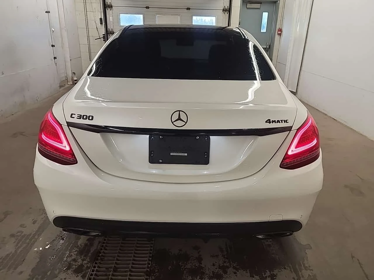 Mercedes-Benz C 300  CARFAX / ЦЕНА ДО БЪЛГАРИЯ / ДИСТРОНИК / 360КАМЕРИ, снимка 6 - Автомобили и джипове - 56361368