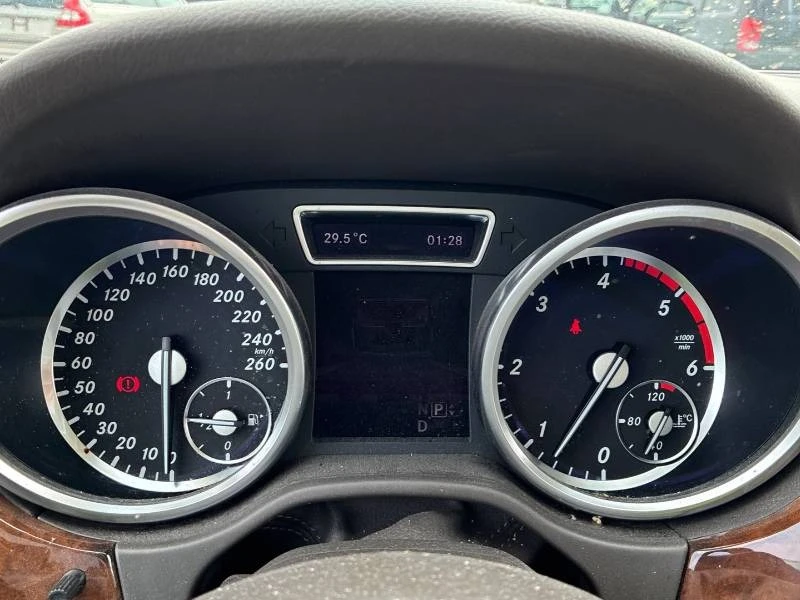 Mercedes-Benz ML 350 * BlueTEC * 2 КЛЮЧА * ДЖАНТИ С ГУМИ * КАМЕРА, снимка 11 - Автомобили и джипове - 55920059