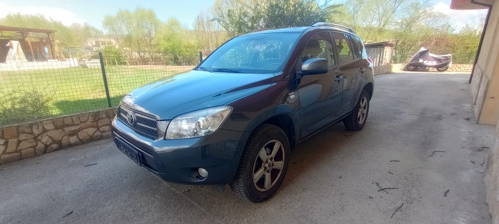 Toyota Rav4 2.2 D-4D 136k Luxuri - изображение 2