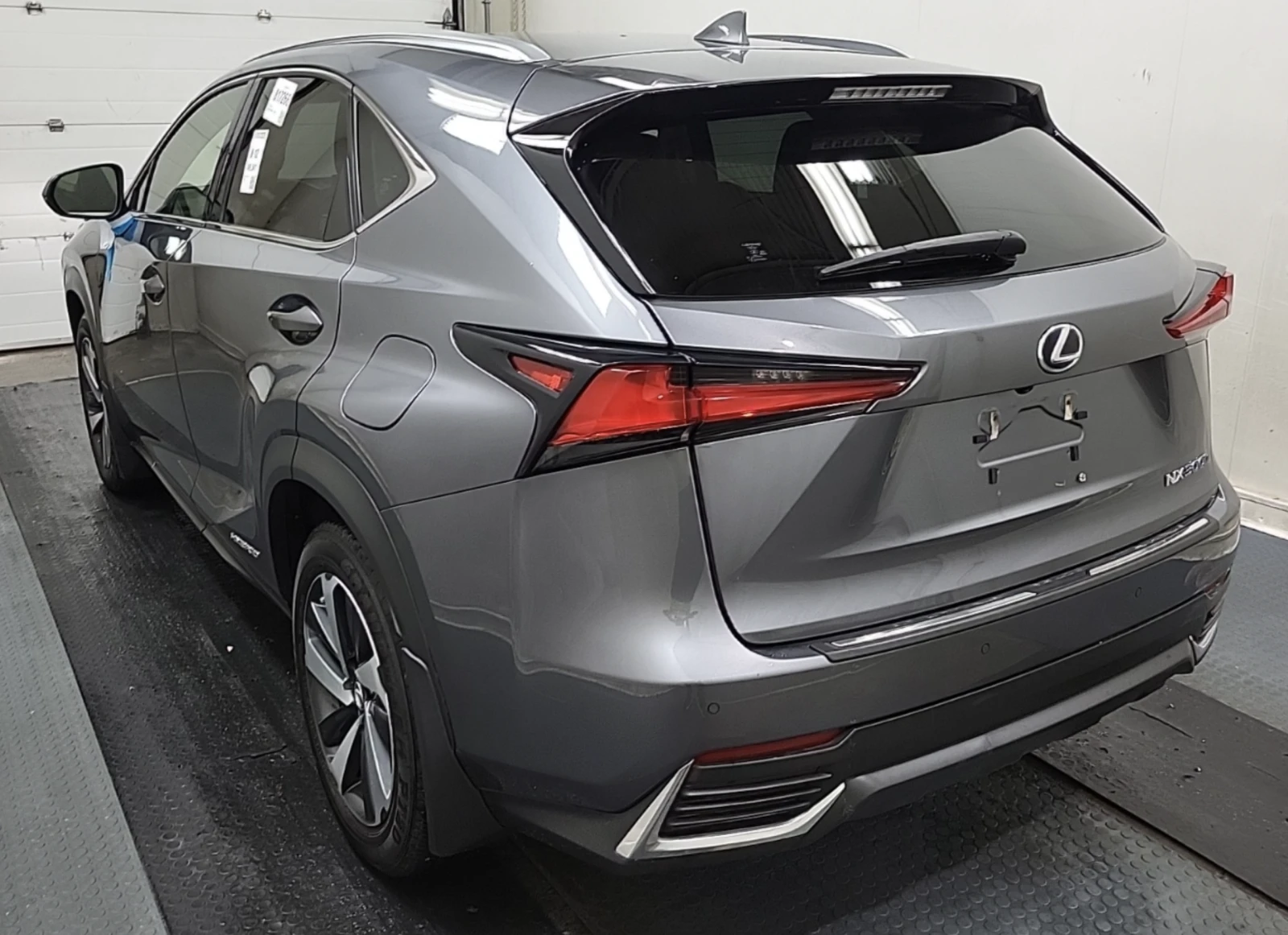 Lexus NX 300h  - изображение 4