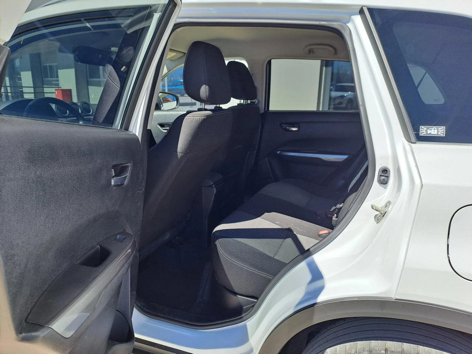 Suzuki Vitara 1.4 GL+ Booster Jet HYBRID 4X4, снимка 11 - Автомобили и джипове - 53727769