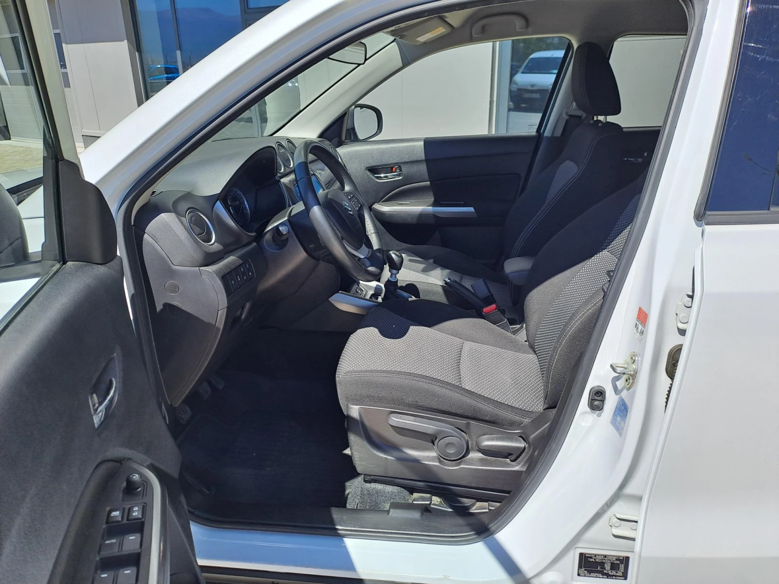 Suzuki Vitara 1.4 GL+ Booster Jet HYBRID 4X4, снимка 12 - Автомобили и джипове - 53727769