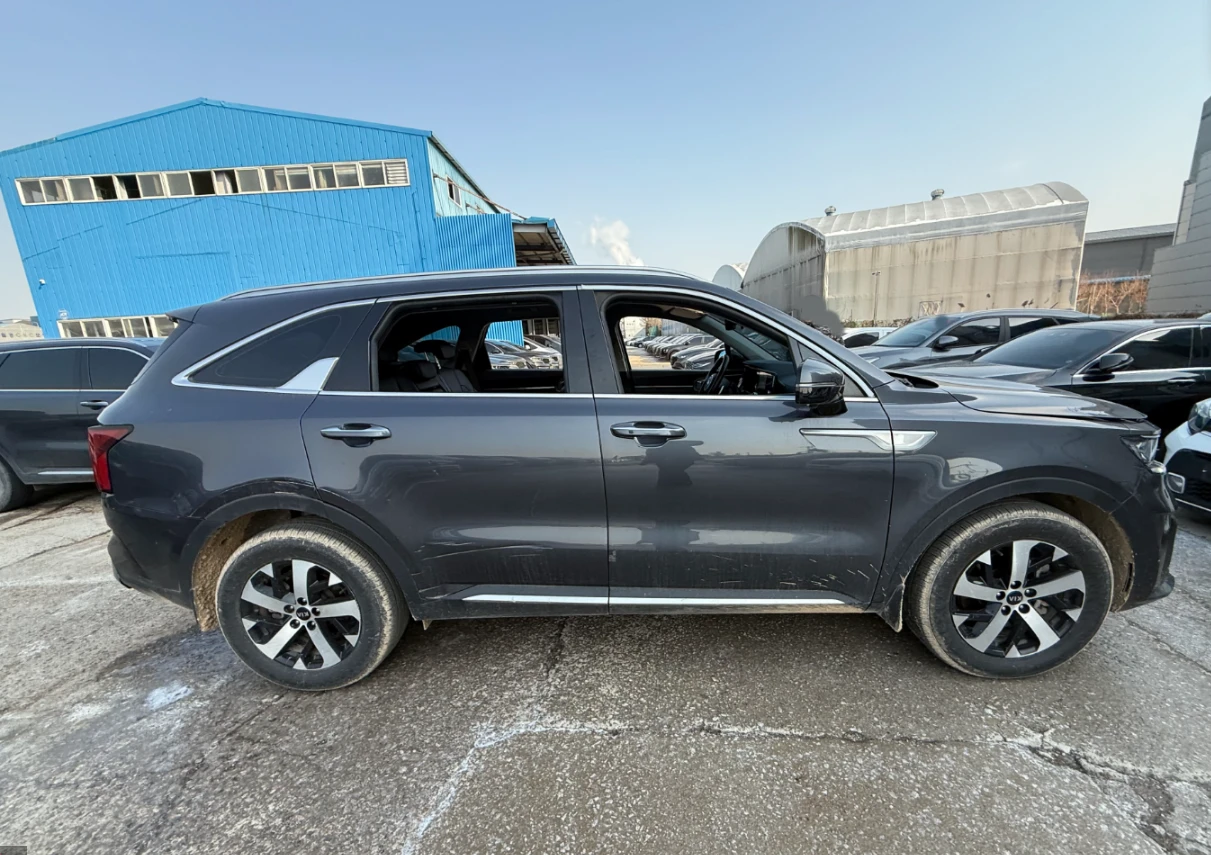 Kia Sorento 2.2 CRDI 4x4 - OЧАКВАН ВНОС, снимка 2 - Автомобили и джипове - 54146055