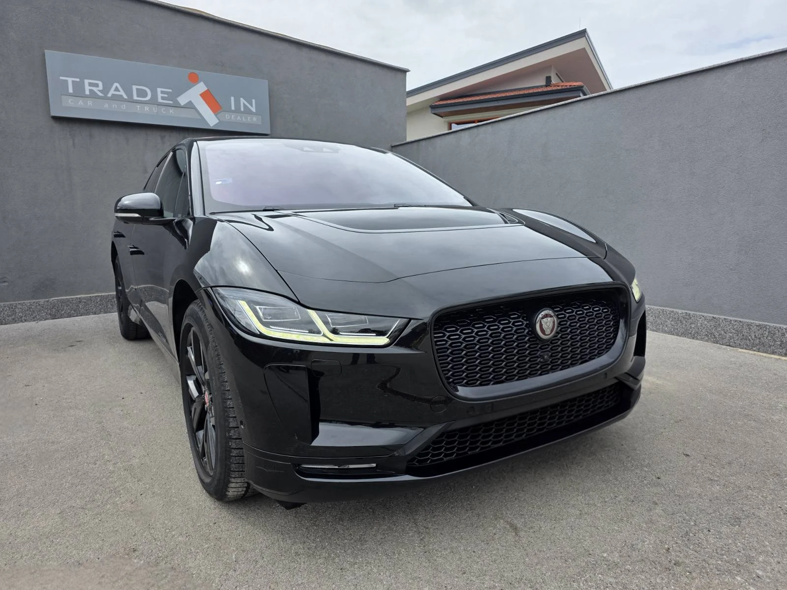 Jaguar I-Pace EV400 SE AWD, снимка 3 - Автомобили и джипове - 54219524