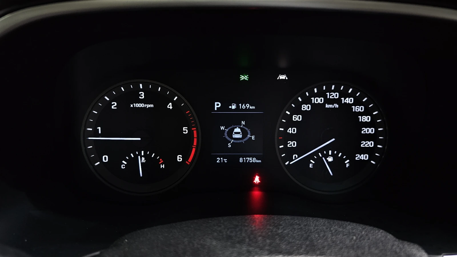 Hyundai Tucson 2.0 Modern* ПОДГРЕВ ВОЛАН* КРАЙНА ЦЕНА, снимка 8 - Автомобили и джипове - 55594494