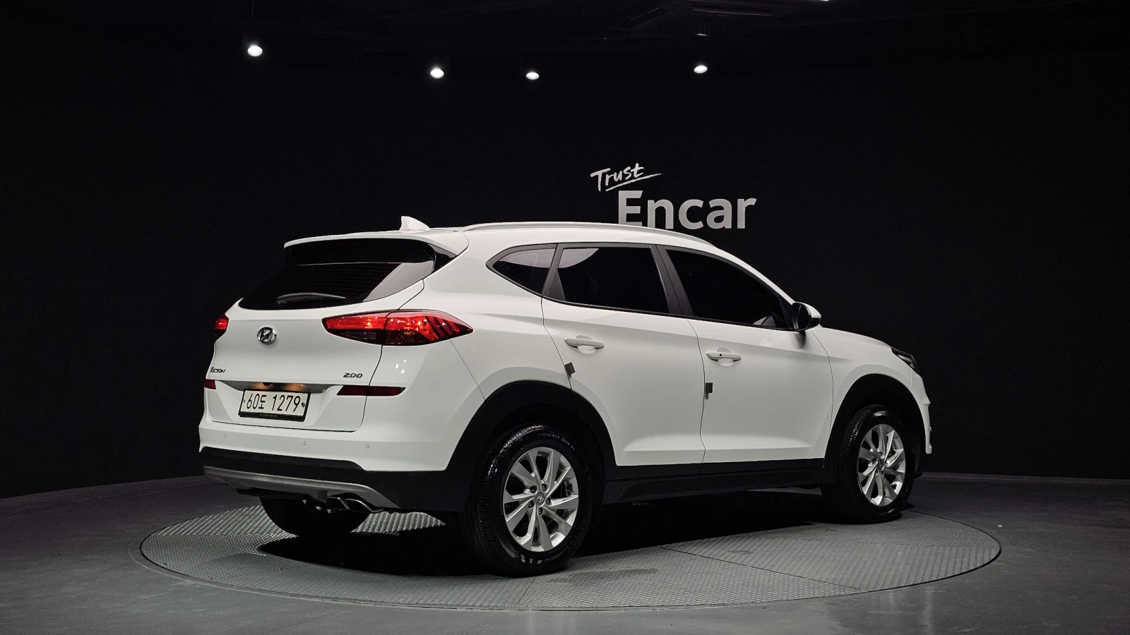 Hyundai Tucson 2.0 Modern* ПОДГРЕВ ВОЛАН* КРАЙНА ЦЕНА, снимка 2 - Автомобили и джипове - 55594494