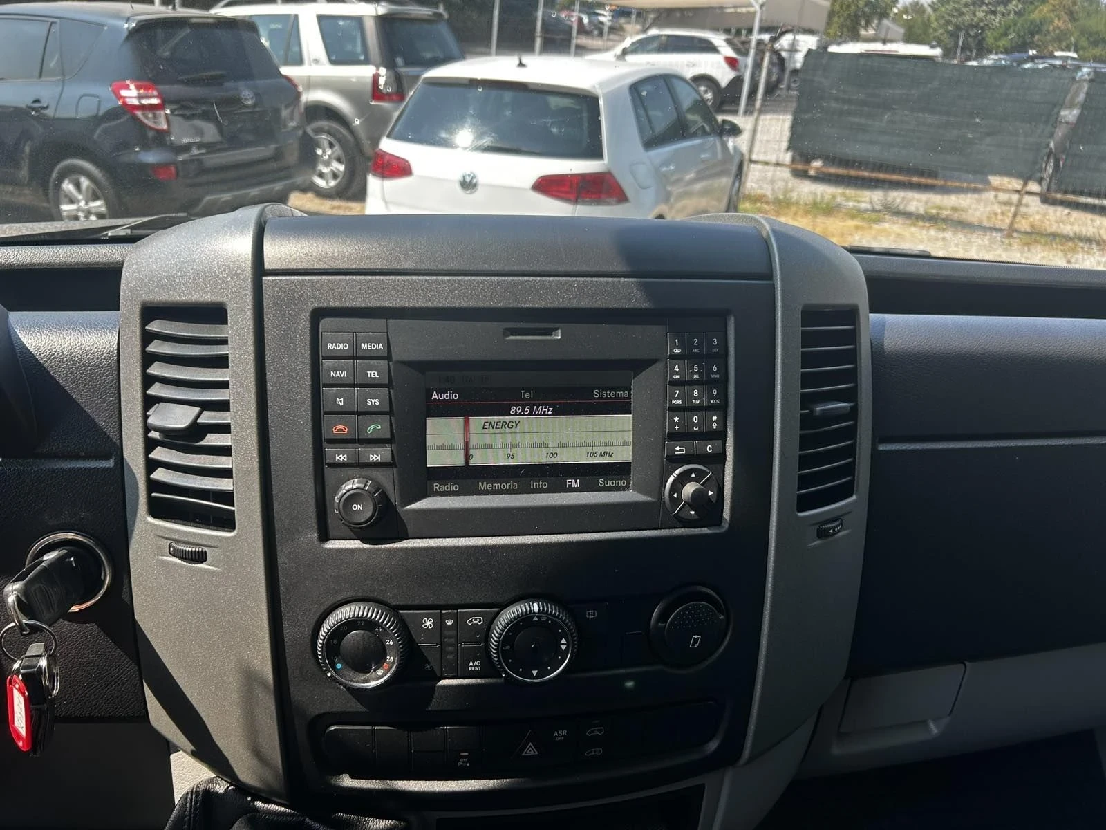 VW Crafter 2.0 TDI  140K Моб. Сервиз , снимка 16 - Бусове и автобуси - 55706847