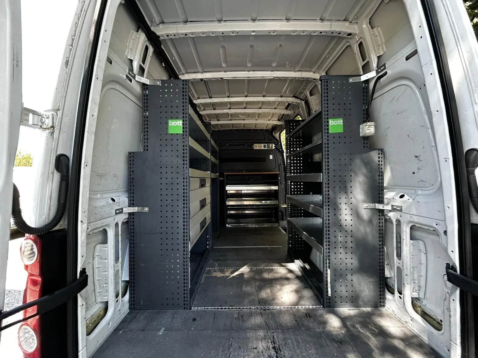 VW Crafter 2.0 TDI  140K Моб. Сервиз , снимка 11 - Бусове и автобуси - 55706847