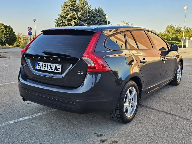 Volvo V60 Фейслифт, снимка 6 - Автомобили и джипове - 51538778