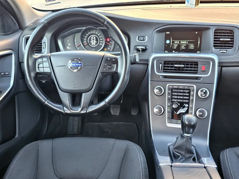 Volvo V60 Фейслифт, снимка 9 - Автомобили и джипове - 51538778