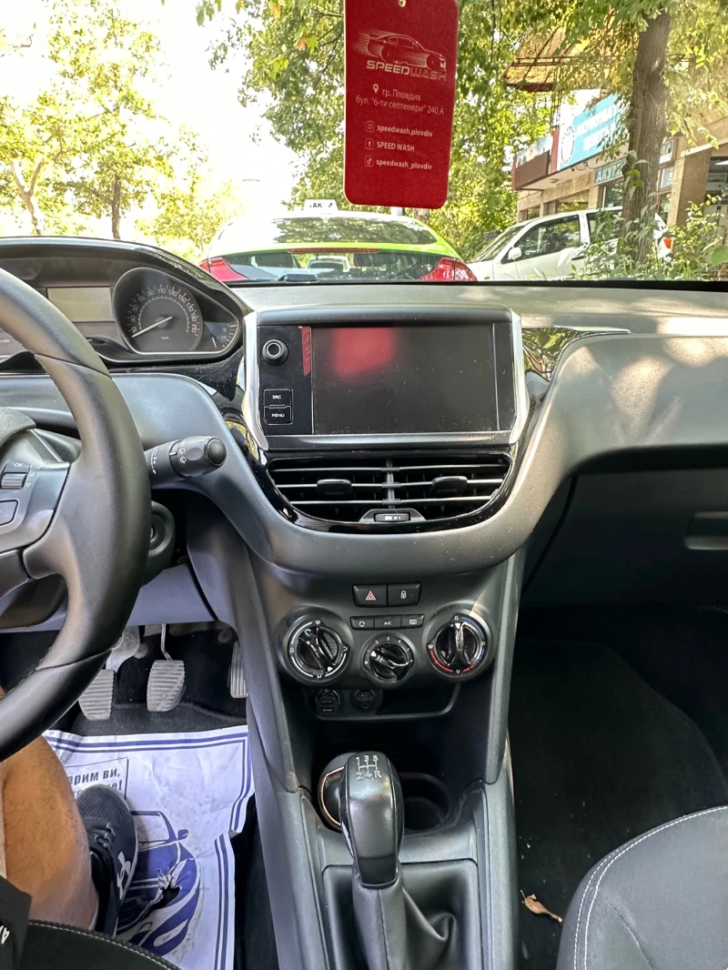 Peugeot 208 1.2 PURE TECH, снимка 4 - Автомобили и джипове - 52621034