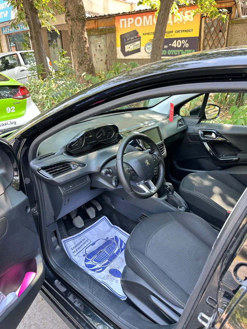 Peugeot 208 1.2 PURE TECH, снимка 7 - Автомобили и джипове - 52621034