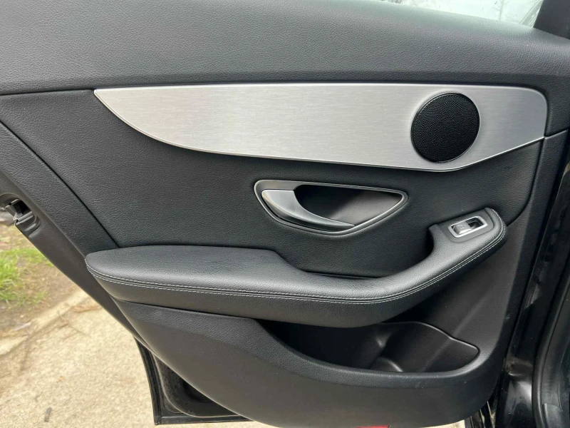 Mercedes-Benz C 220, снимка 6 - Автомобили и джипове - 52789221