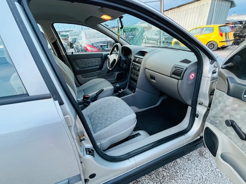 Opel Astra 1.6i/101 k.c, снимка 11 - Автомобили и джипове - 53145404