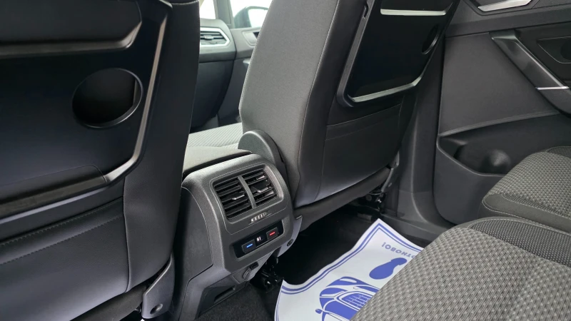 VW Touran KATO ЧИСТО НОВ/1.6d/110hp/7m, снимка 9 - Автомобили и джипове - 53576372