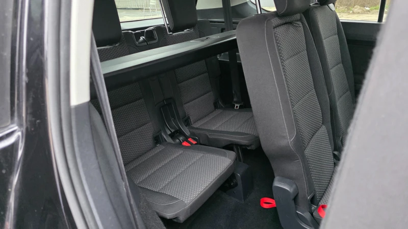 VW Touran KATO ЧИСТО НОВ/1.6d/110hp/7m, снимка 11 - Автомобили и джипове - 53576372