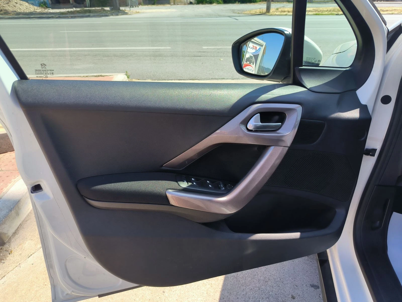 Peugeot 2008 1.6d-Navi-Euro-6B | Mobile.bg   12