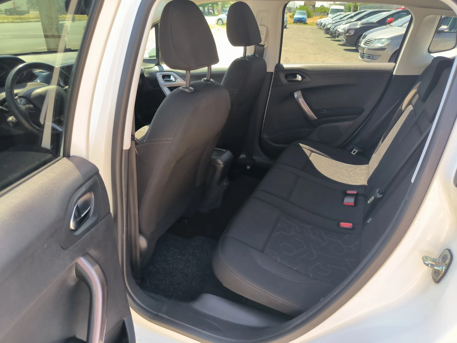 Peugeot 2008 1.6d-Navi-Euro-6B | Mobile.bg   16