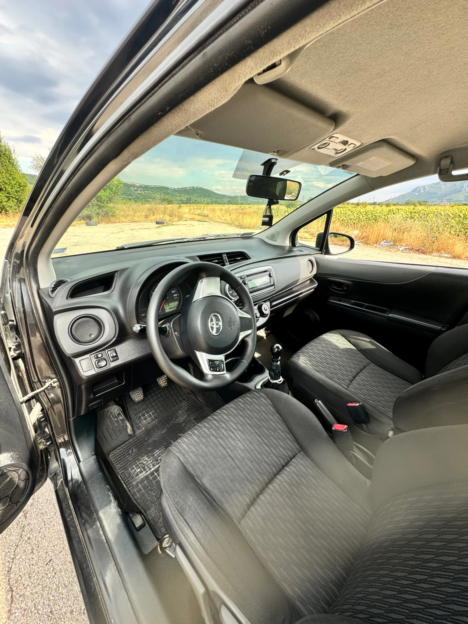 Toyota Yaris  - изображение 3