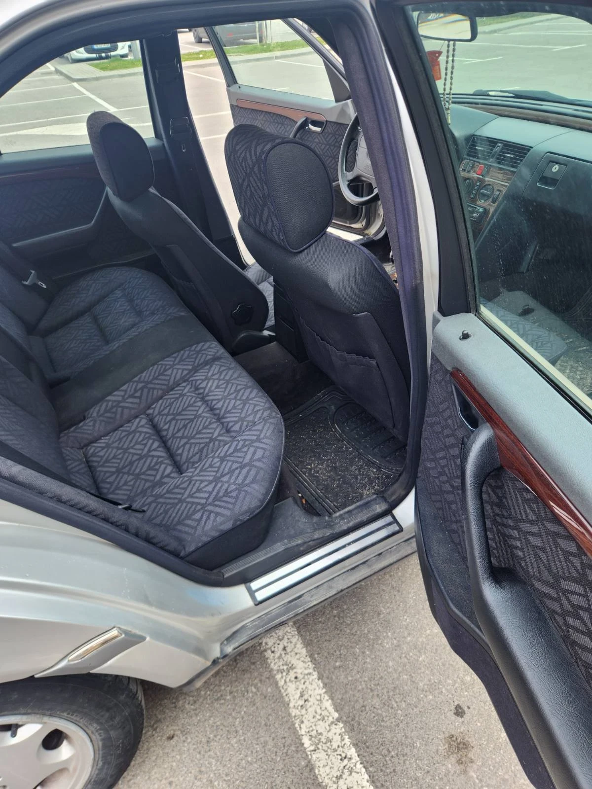 Mercedes-Benz C 250 Mercedes-Benz C250D 20V 113hp Clima, снимка 16 - Автомобили и джипове - 54026619