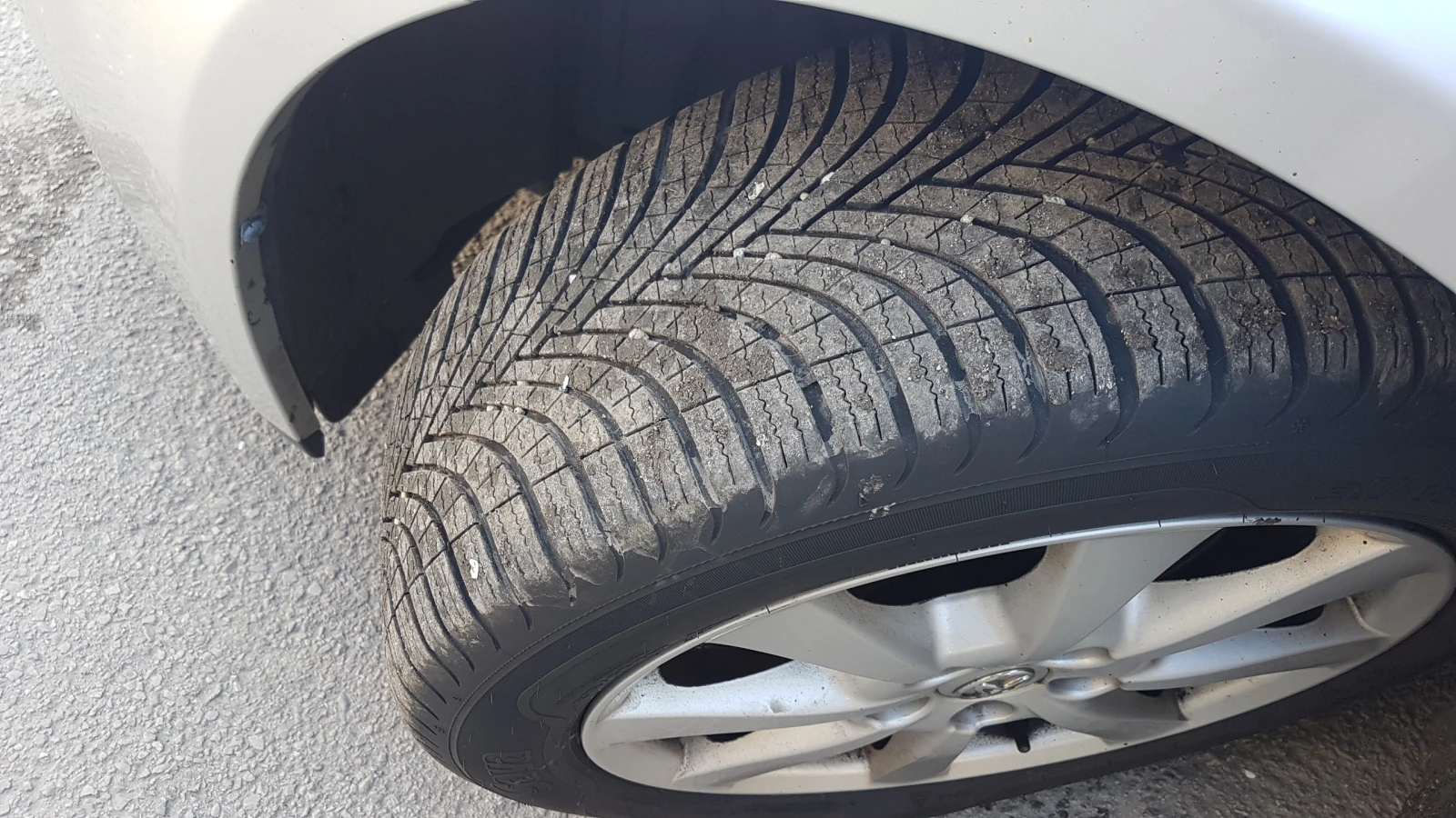 Toyota Avensis 2.0D4D, снимка 16 - Автомобили и джипове - 54124619