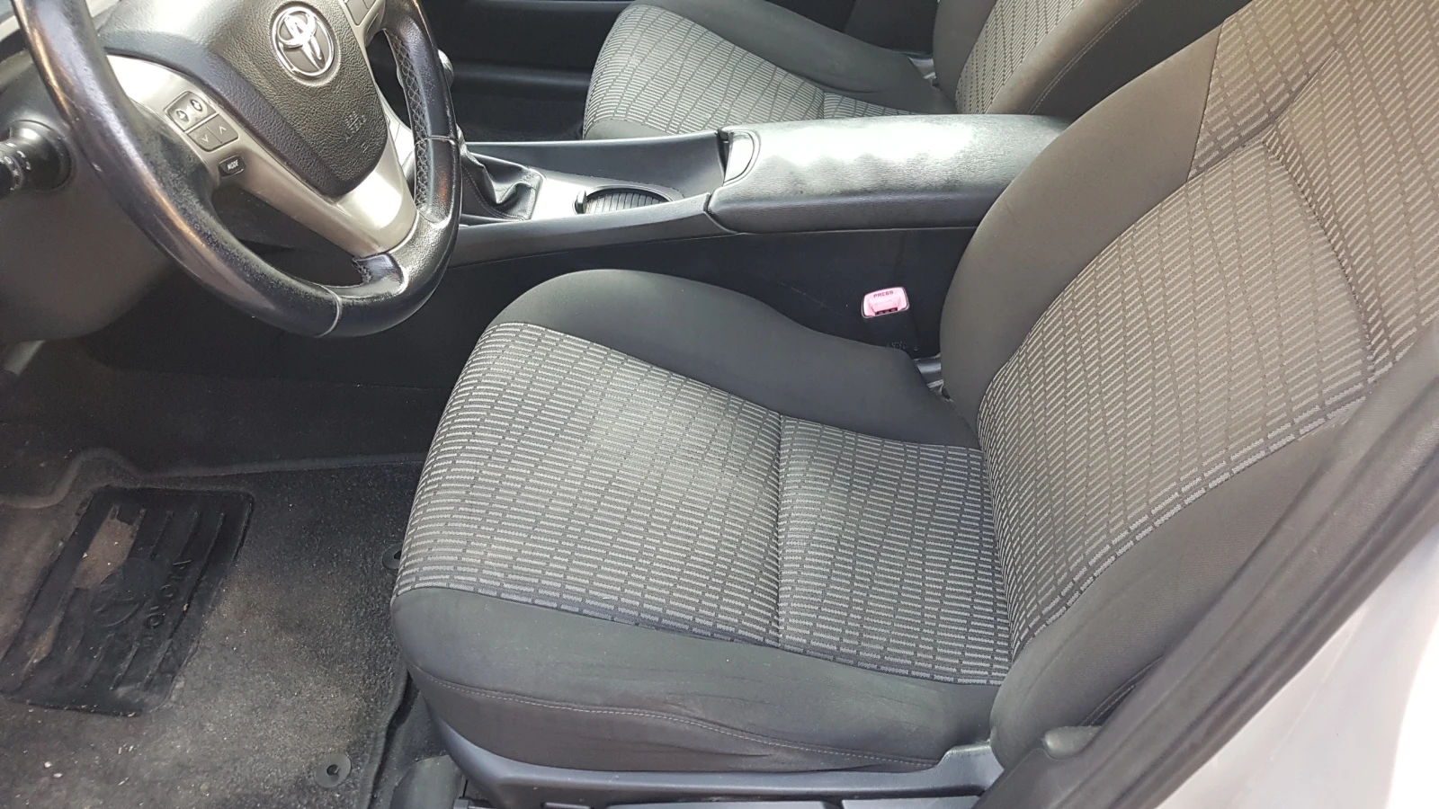 Toyota Avensis 2.0D4D, снимка 10 - Автомобили и джипове - 54124619