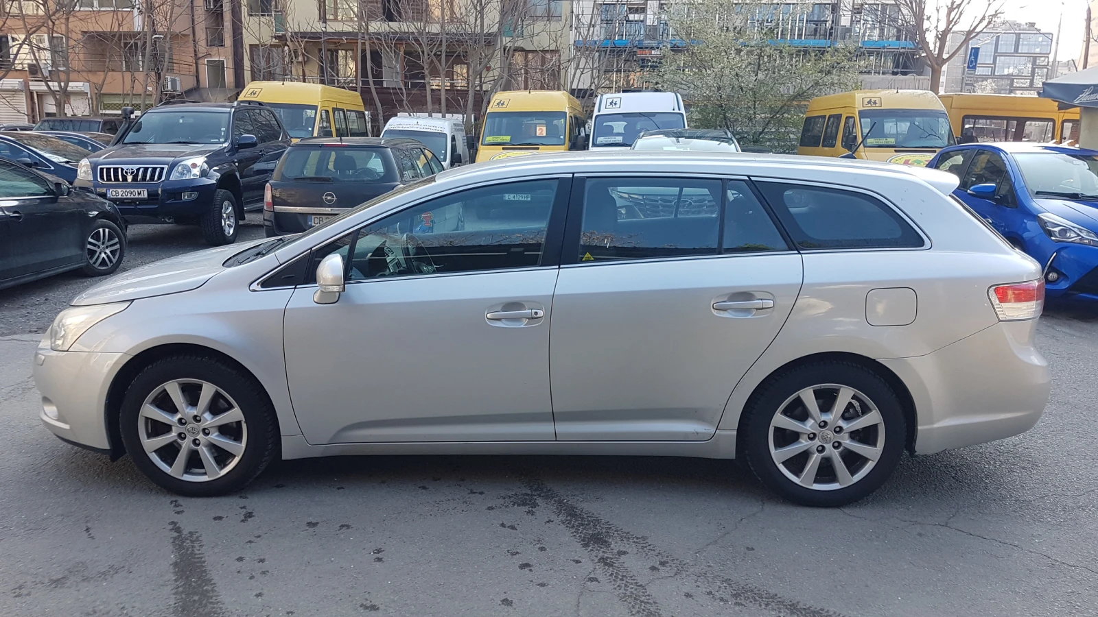 Toyota Avensis 2.0D4D, снимка 2 - Автомобили и джипове - 54124619