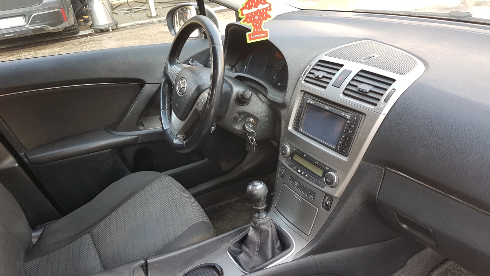Toyota Avensis 2.0D4D, снимка 14 - Автомобили и джипове - 54124619