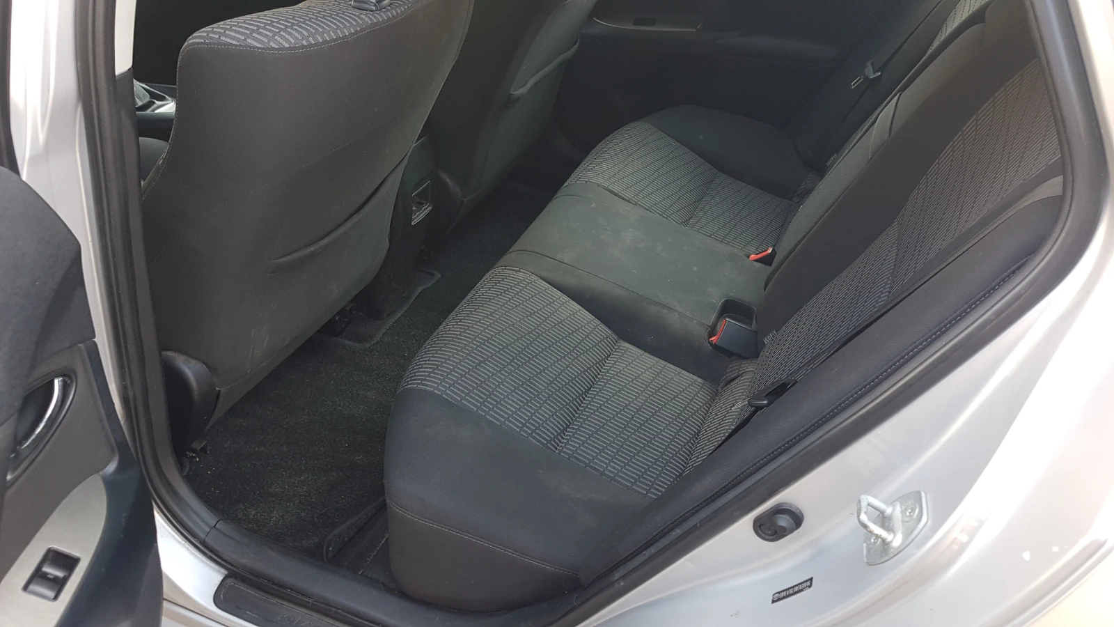 Toyota Avensis 2.0D4D, снимка 12 - Автомобили и джипове - 54124619