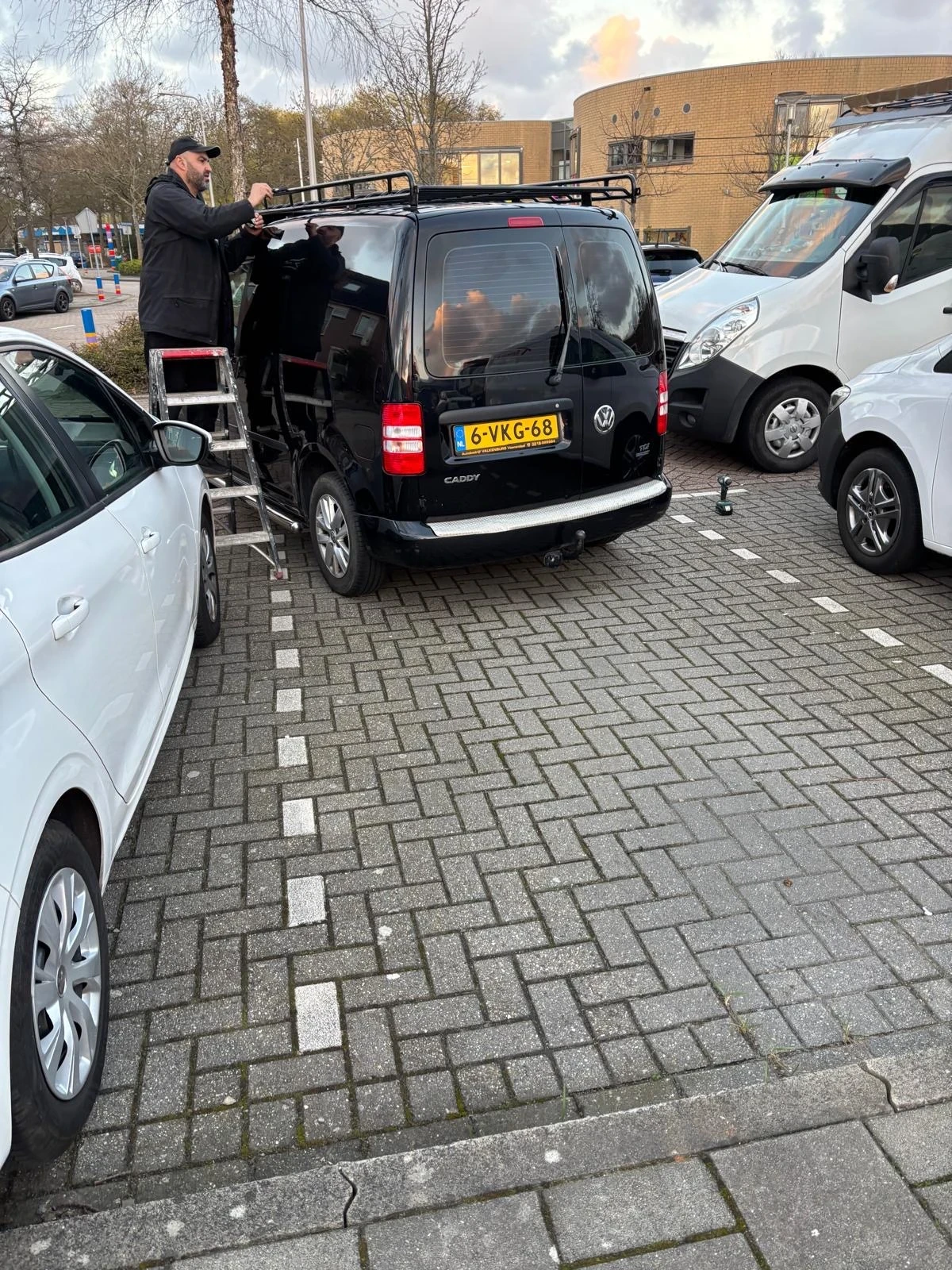 VW Caddy, снимка 8 - Автомобили и джипове - 54335390