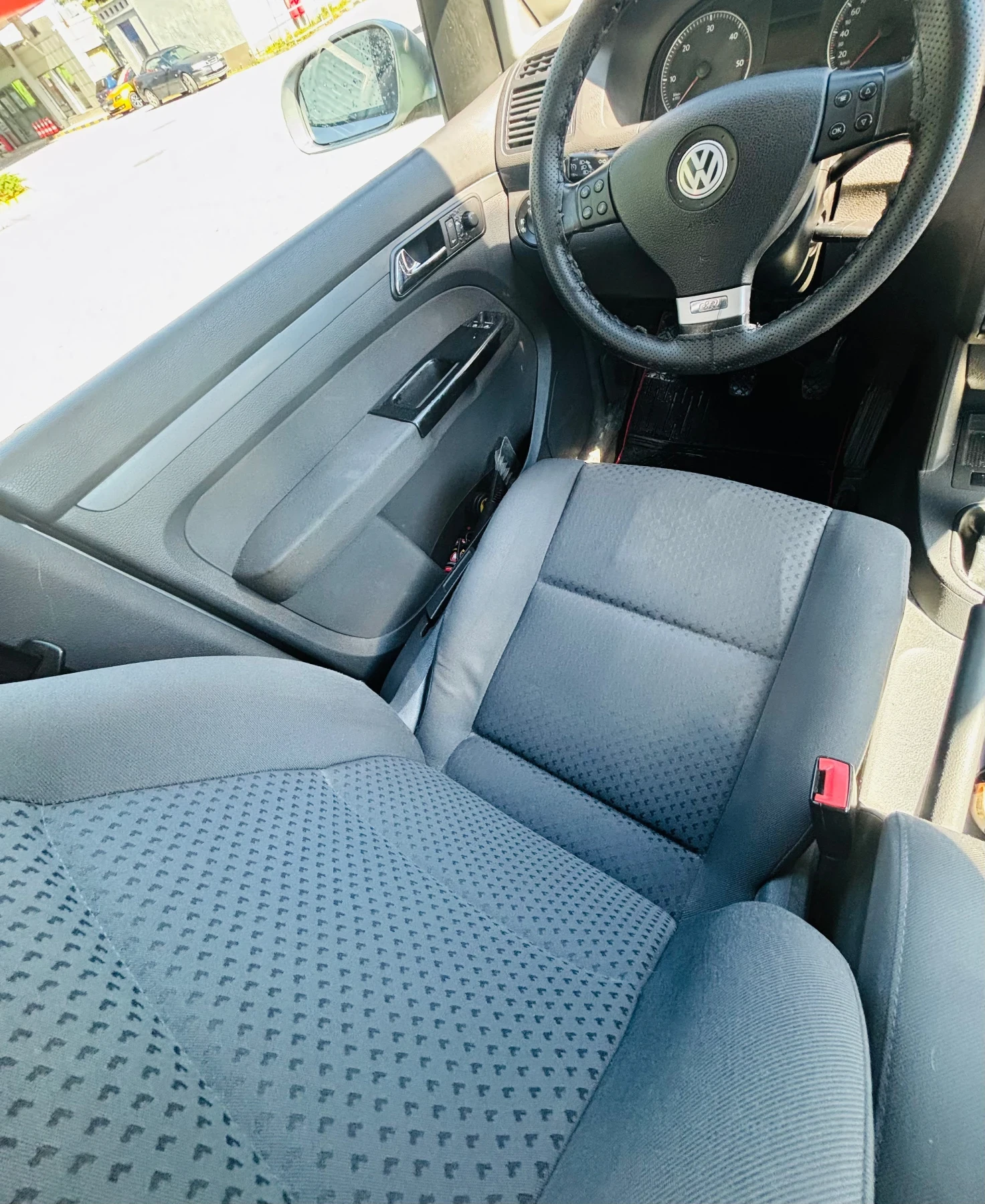 VW Touran 2.0, снимка 7 - Автомобили и джипове - 54595394